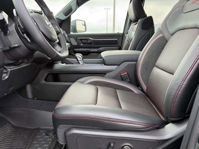 Ram 1500 Vehicle Full-screen Gallery Image 19