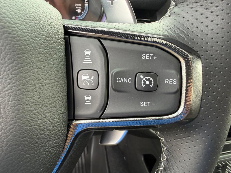 Ram 1500 Vehicle Full-screen Gallery Image 22