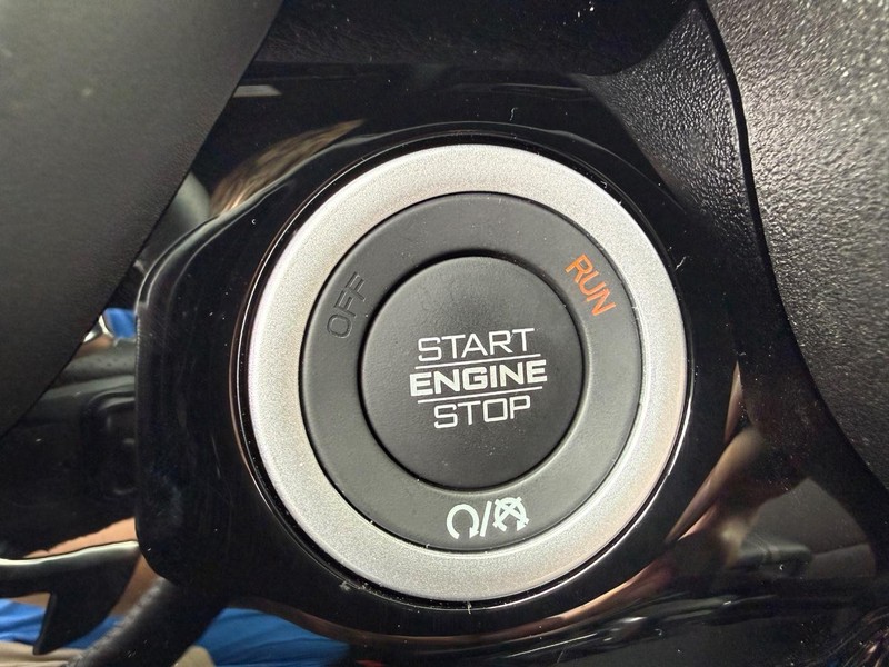 Ram 1500 Vehicle Full-screen Gallery Image 23
