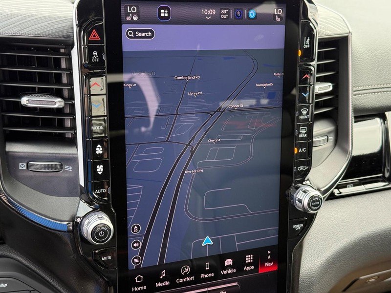 Ram 1500 Vehicle Full-screen Gallery Image 24