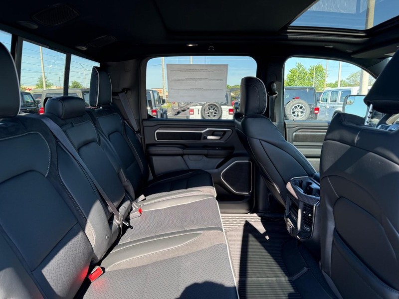 Ram 1500 Vehicle Full-screen Gallery Image 10