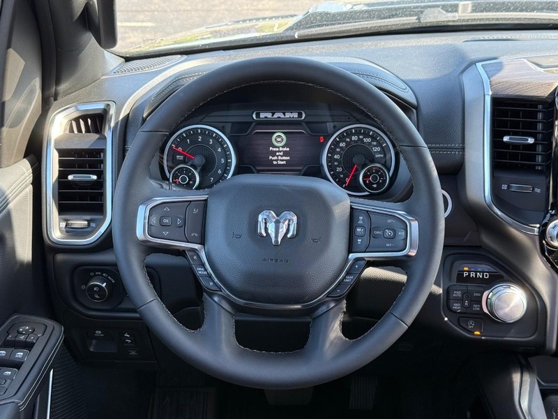 Ram 1500 Vehicle Full-screen Gallery Image 13