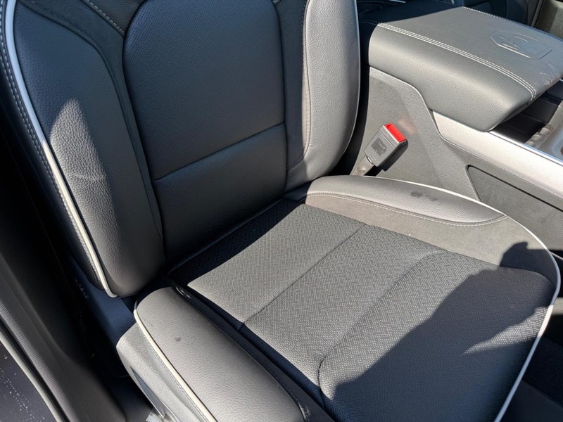 Ram 1500 Vehicle Full-screen Gallery Image 15