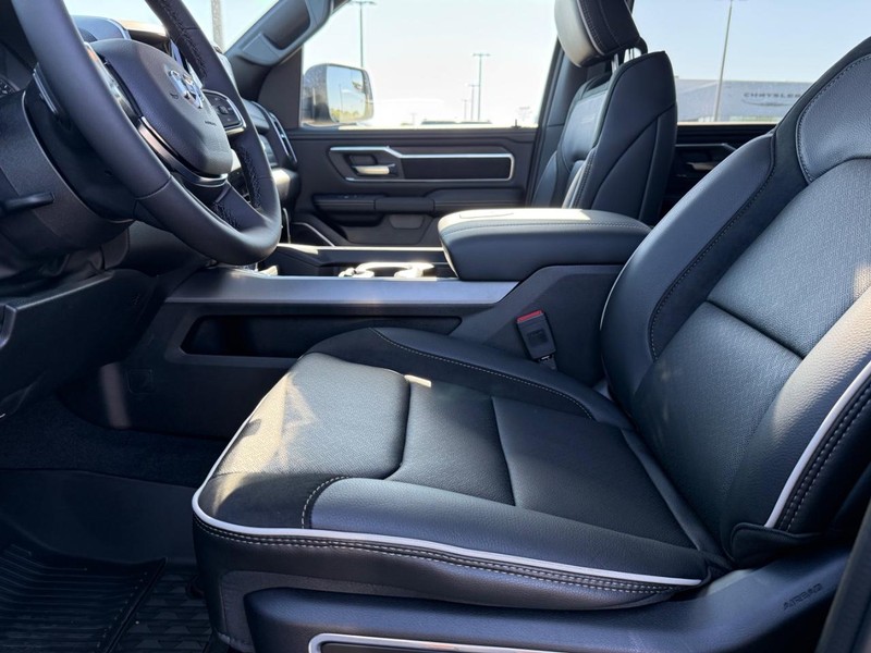 Ram 1500 Vehicle Full-screen Gallery Image 17