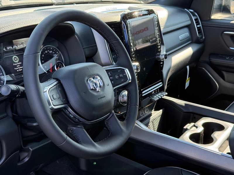 Ram 1500 Vehicle Full-screen Gallery Image 18
