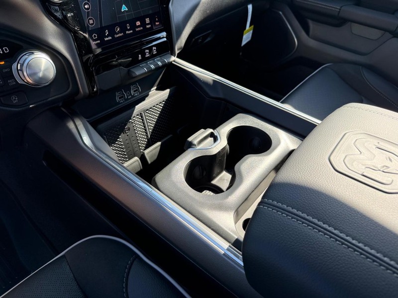 Ram 1500 Vehicle Full-screen Gallery Image 24
