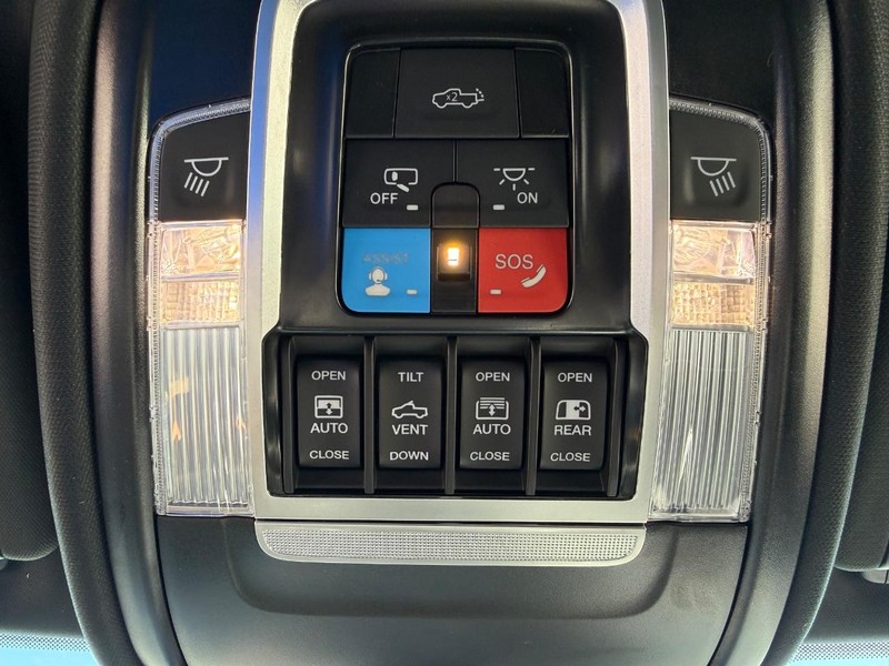 Ram 1500 Vehicle Full-screen Gallery Image 26