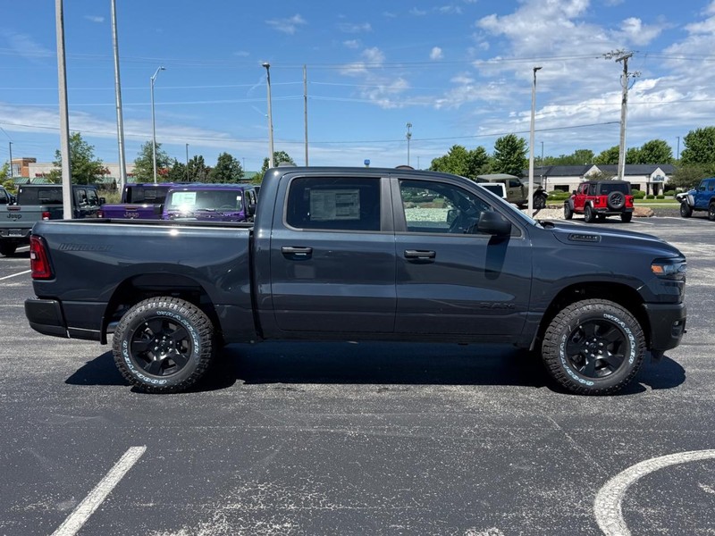 Ram 1500 Vehicle Full-screen Gallery Image 2
