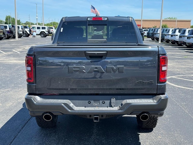 Ram 1500 Vehicle Full-screen Gallery Image 4