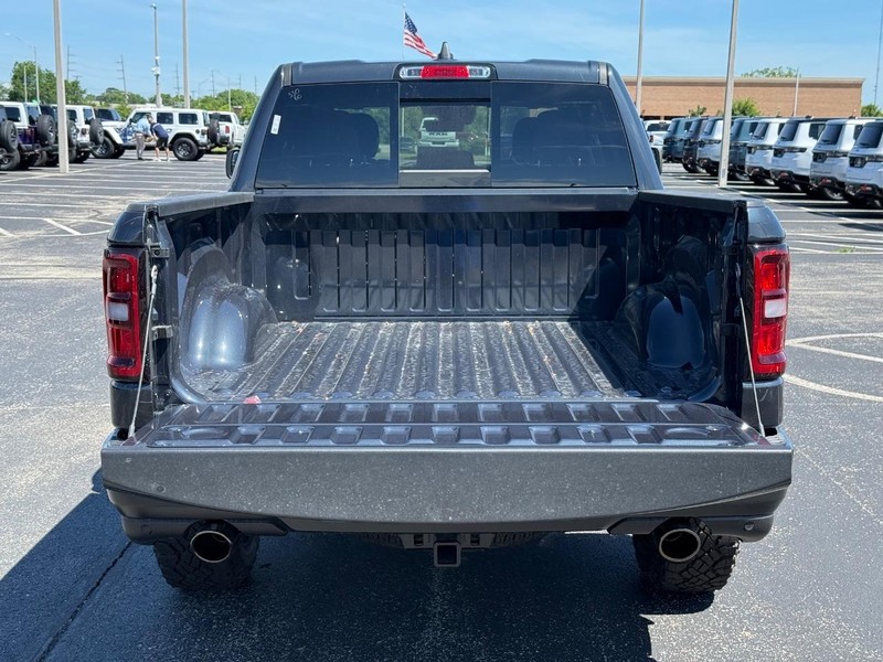 Ram 1500 Vehicle Full-screen Gallery Image 7