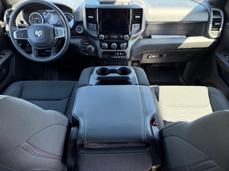 Ram 1500 Vehicle Full-screen Gallery Image 12