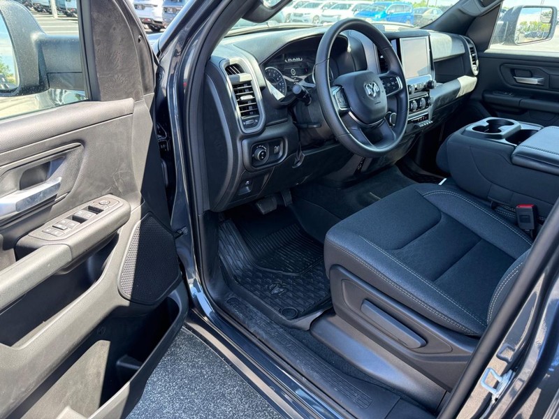 Ram 1500 Vehicle Full-screen Gallery Image 16
