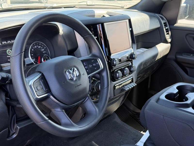 Ram 1500 Vehicle Full-screen Gallery Image 18