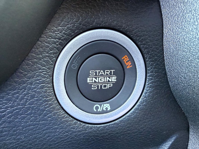 Ram 1500 Vehicle Full-screen Gallery Image 21