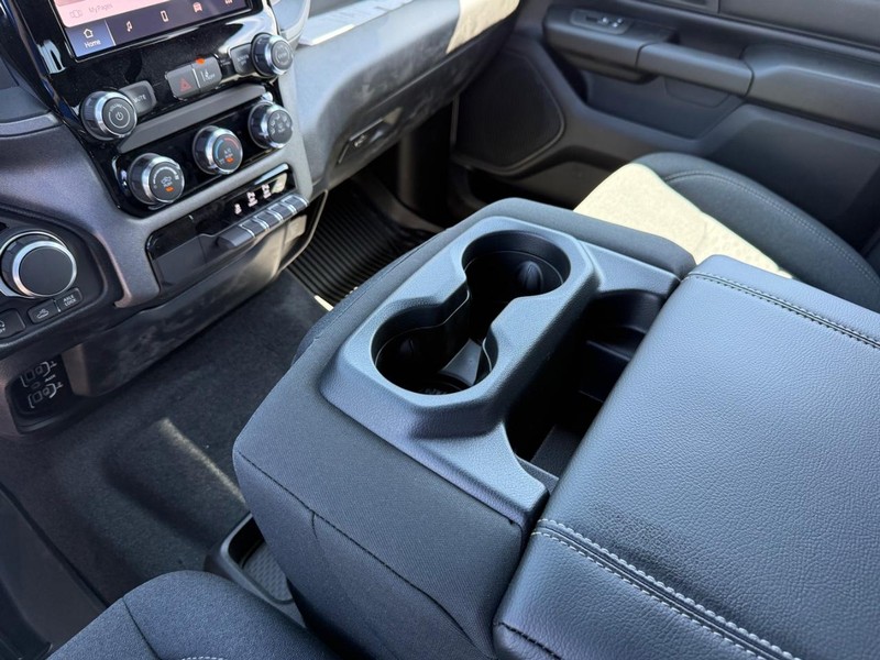 Ram 1500 Vehicle Full-screen Gallery Image 26