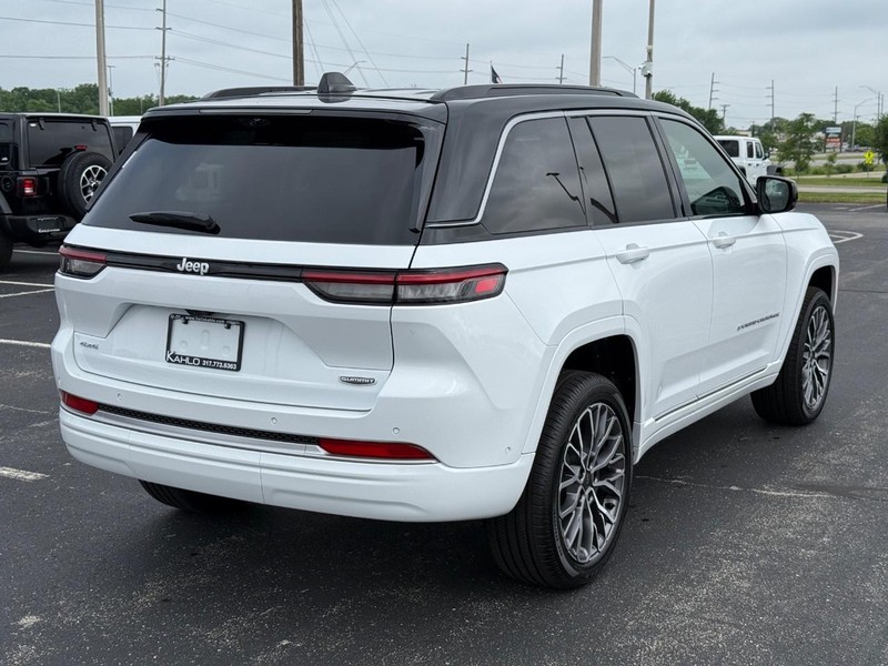 Jeep Grand Cherokee Vehicle Full-screen Gallery Image 3