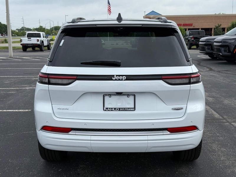Jeep Grand Cherokee Vehicle Full-screen Gallery Image 4