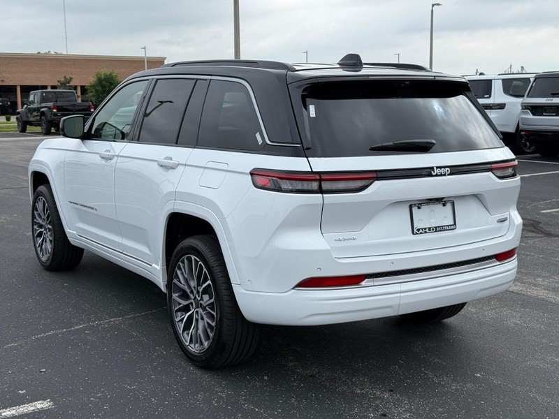 Jeep Grand Cherokee Vehicle Full-screen Gallery Image 5