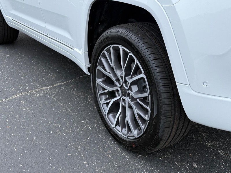 Jeep Grand Cherokee Vehicle Full-screen Gallery Image 6