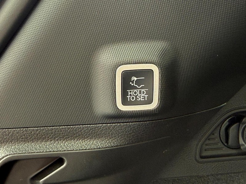 Jeep Grand Cherokee Vehicle Full-screen Gallery Image 8