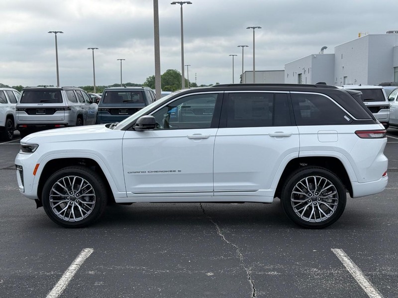Jeep Grand Cherokee Vehicle Full-screen Gallery Image 9