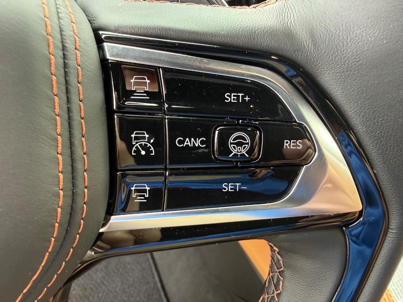 Jeep Grand Cherokee Vehicle Full-screen Gallery Image 23