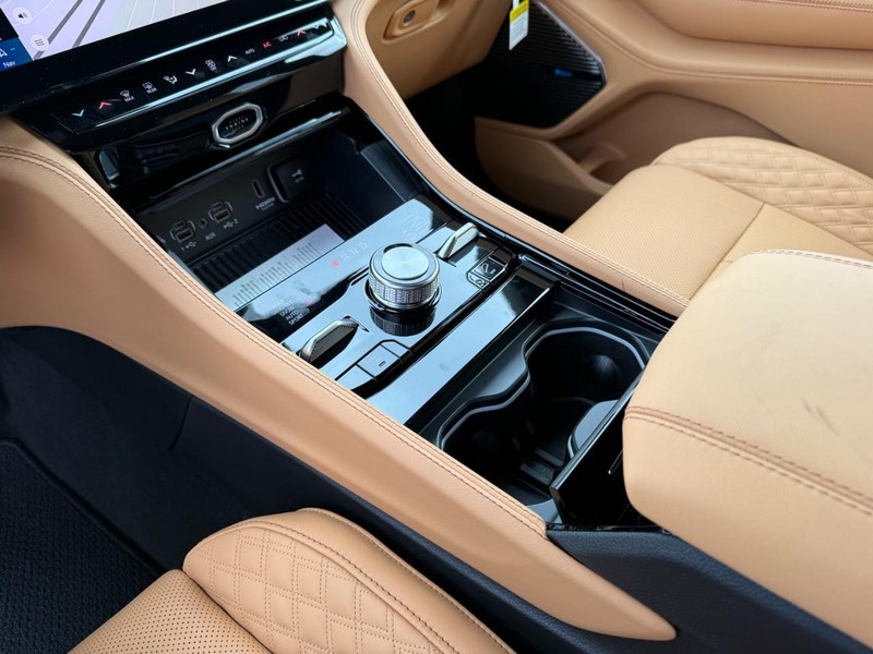Jeep Grand Cherokee Vehicle Full-screen Gallery Image 27