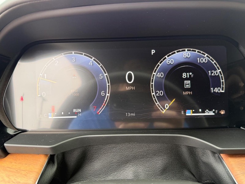Jeep Grand Cherokee Vehicle Full-screen Gallery Image 30
