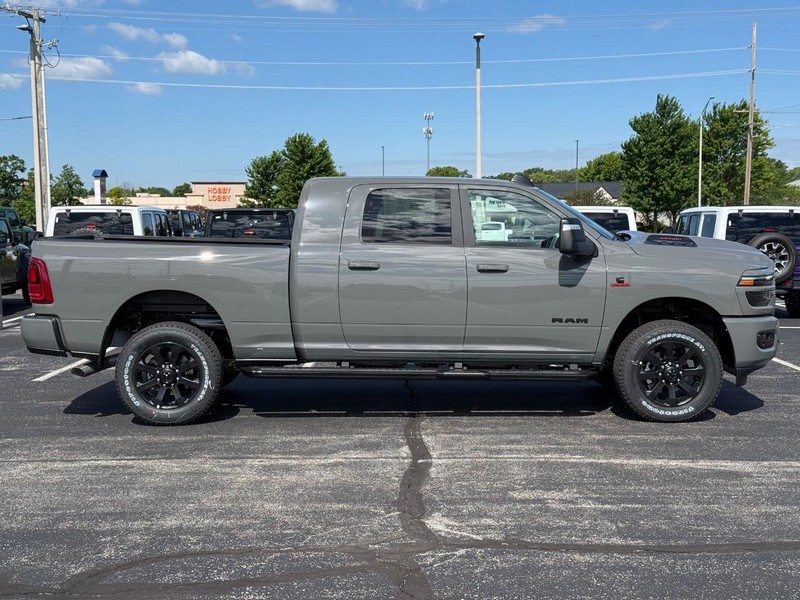 Ram 2500 Vehicle Full-screen Gallery Image 2