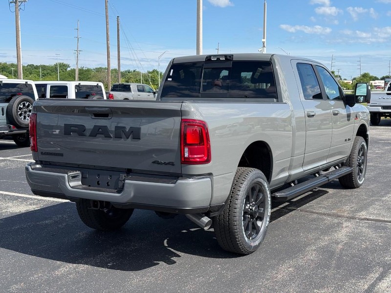 Ram 2500 Vehicle Full-screen Gallery Image 3