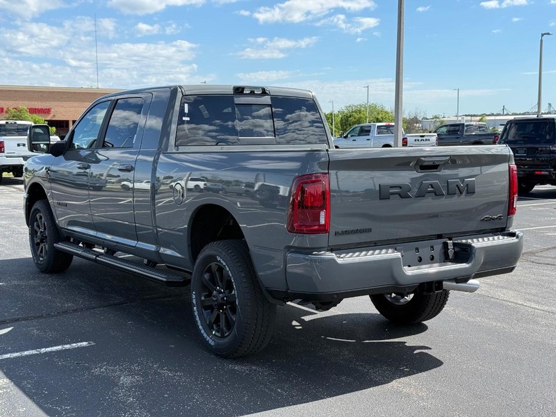 Ram 2500 Vehicle Full-screen Gallery Image 5