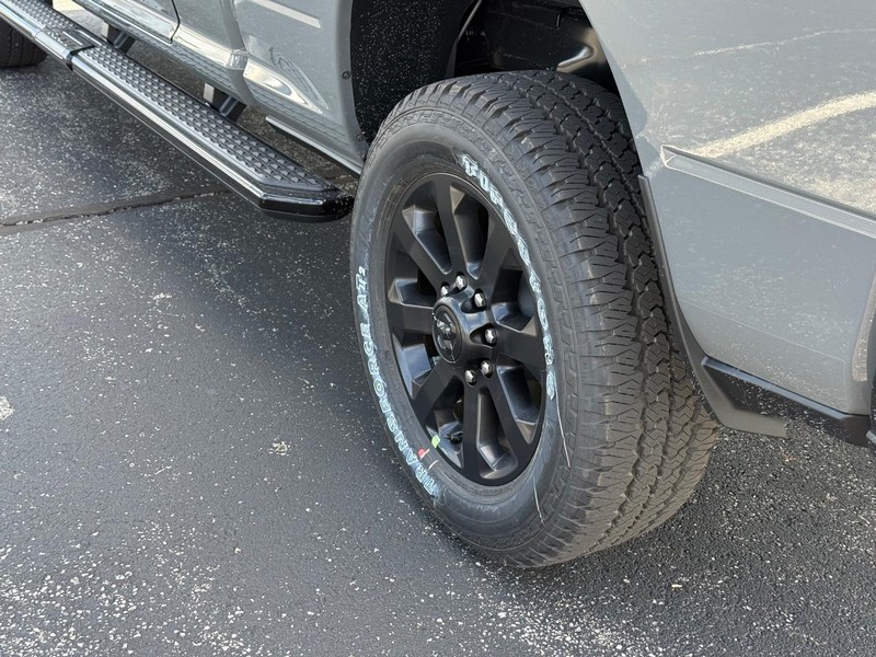 Ram 2500 Vehicle Full-screen Gallery Image 6