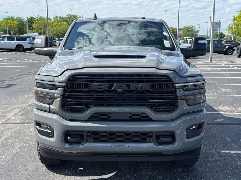 Ram 2500 Vehicle Full-screen Gallery Image 9