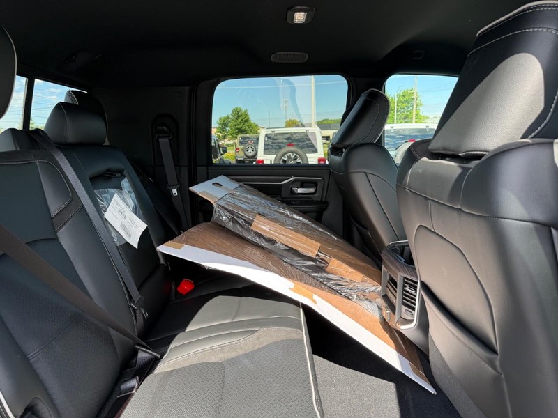 Ram 2500 Vehicle Full-screen Gallery Image 10