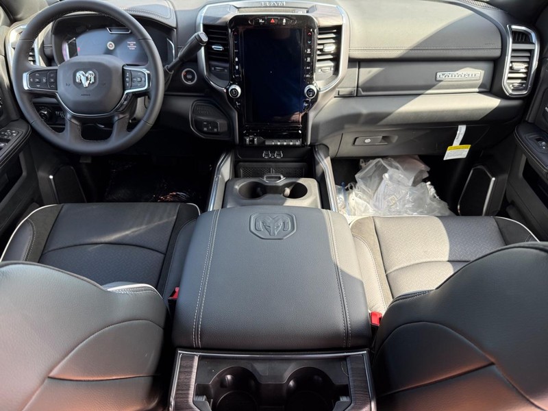 Ram 2500 Vehicle Full-screen Gallery Image 12