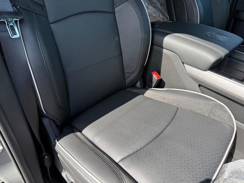 Ram 2500 Vehicle Full-screen Gallery Image 15