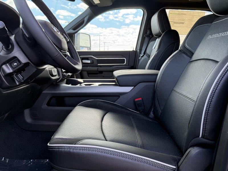 Ram 2500 Vehicle Full-screen Gallery Image 17