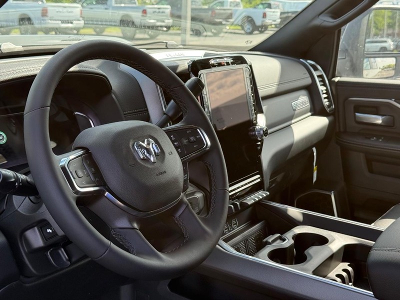 Ram 2500 Vehicle Full-screen Gallery Image 18