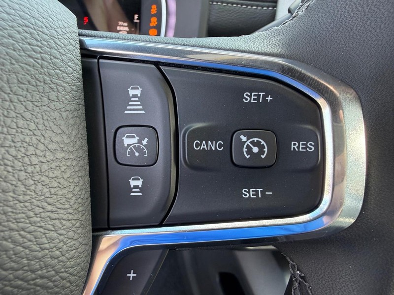 Ram 2500 Vehicle Full-screen Gallery Image 20