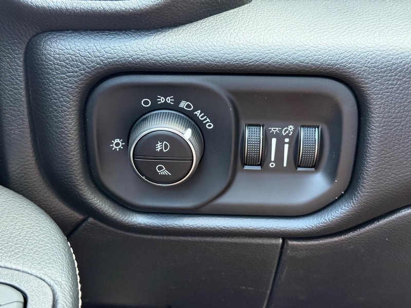 Ram 2500 Vehicle Full-screen Gallery Image 29
