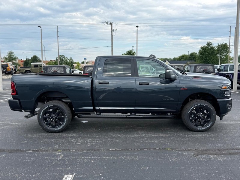 Ram 2500 Vehicle Full-screen Gallery Image 2