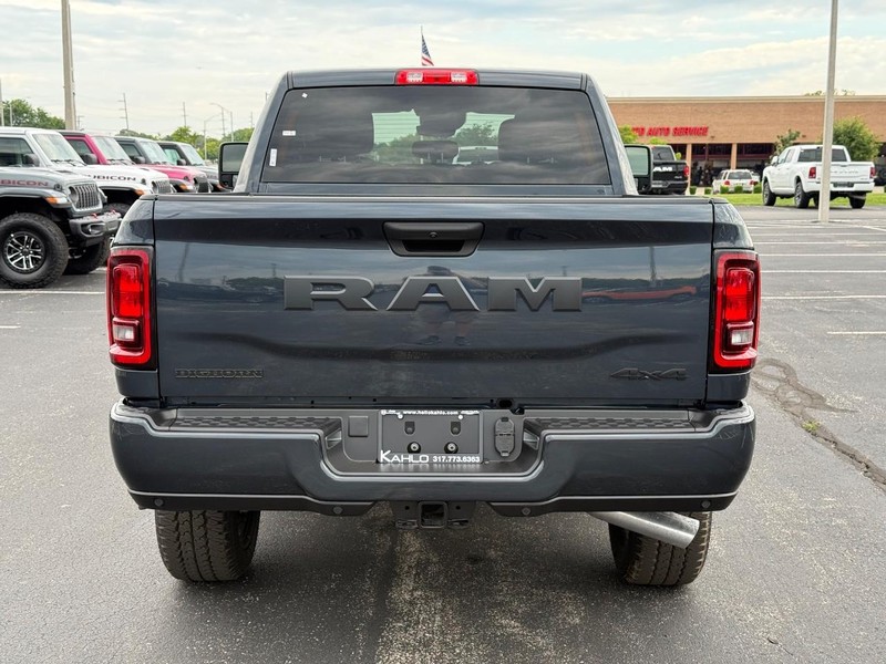 Ram 2500 Vehicle Full-screen Gallery Image 4
