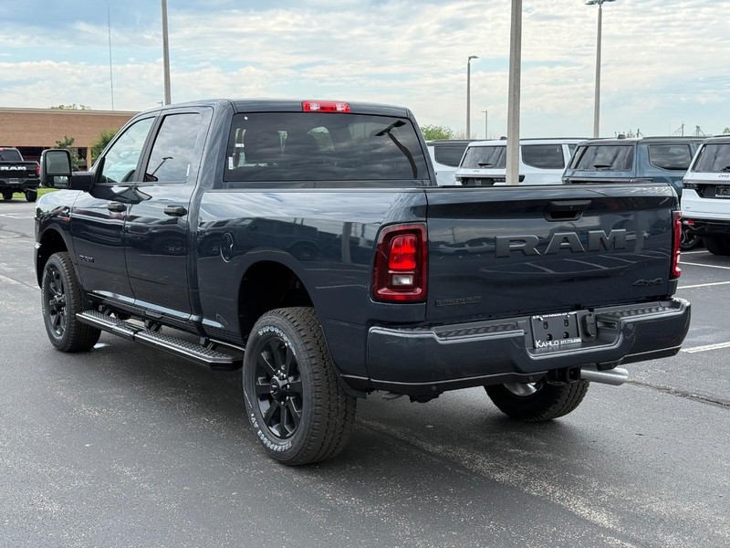 Ram 2500 Vehicle Full-screen Gallery Image 5