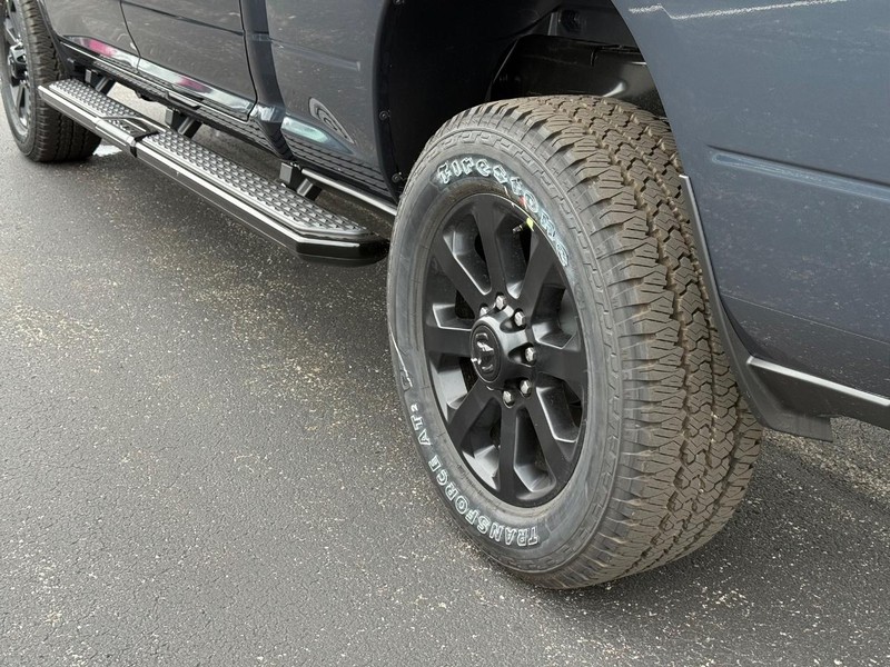 Ram 2500 Vehicle Full-screen Gallery Image 6
