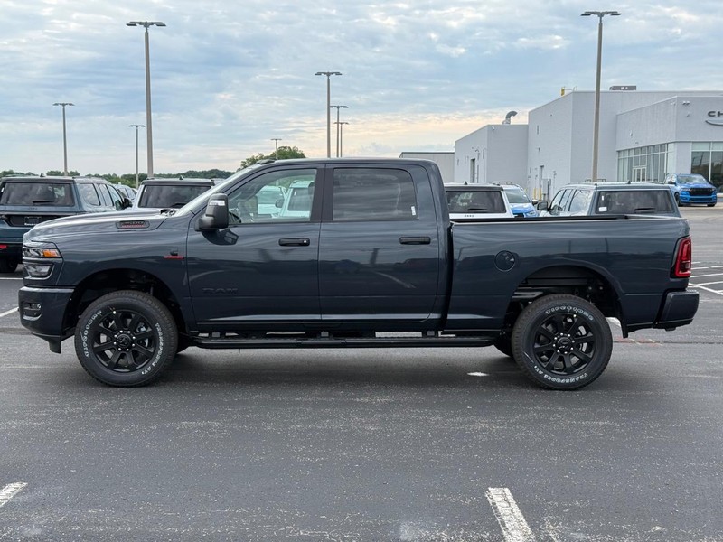 Ram 2500 Vehicle Full-screen Gallery Image 8