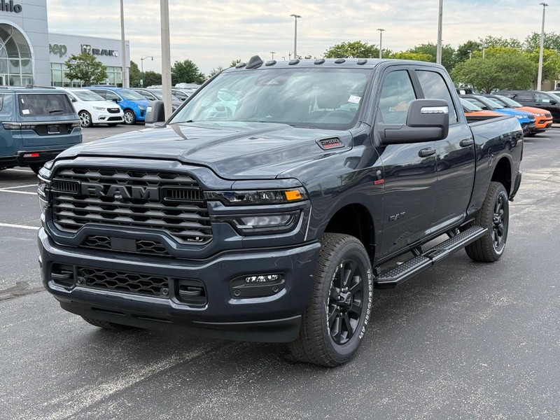 Ram 2500 Vehicle Full-screen Gallery Image 9