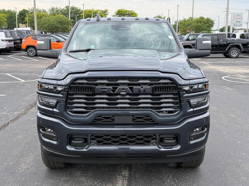 Ram 2500 Vehicle Full-screen Gallery Image 10