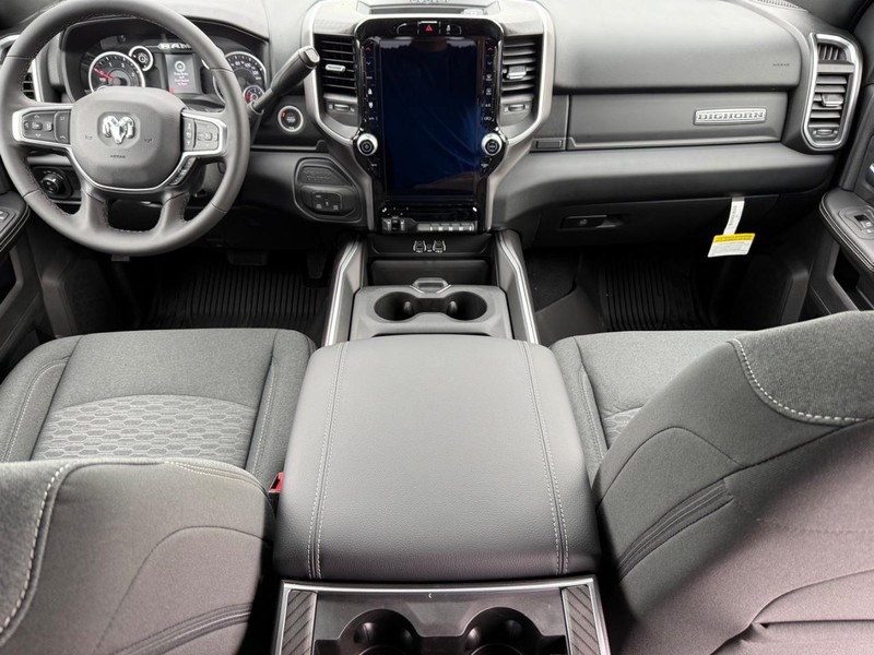 Ram 2500 Vehicle Full-screen Gallery Image 13