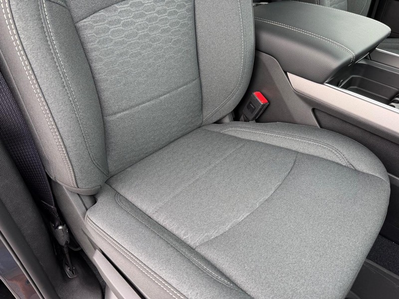 Ram 2500 Vehicle Full-screen Gallery Image 16