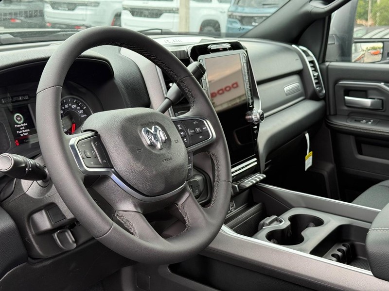 Ram 2500 Vehicle Full-screen Gallery Image 19